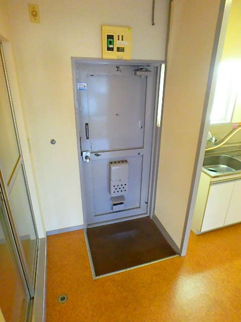 平井優和レジデンス 玄関