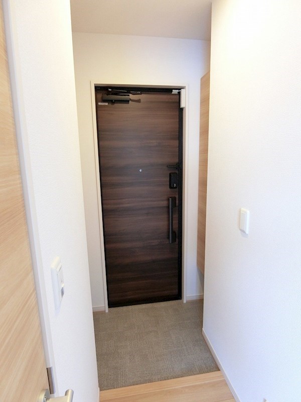 アンソレイエ 玄関