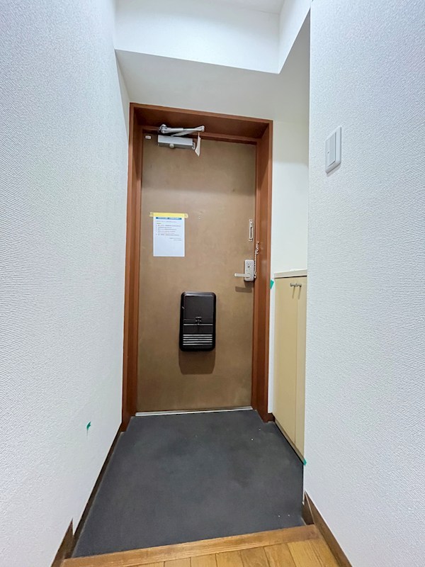 メゾン・ロワイヤル 玄関