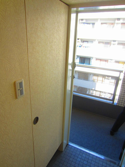 ハイフラットワン 玄関