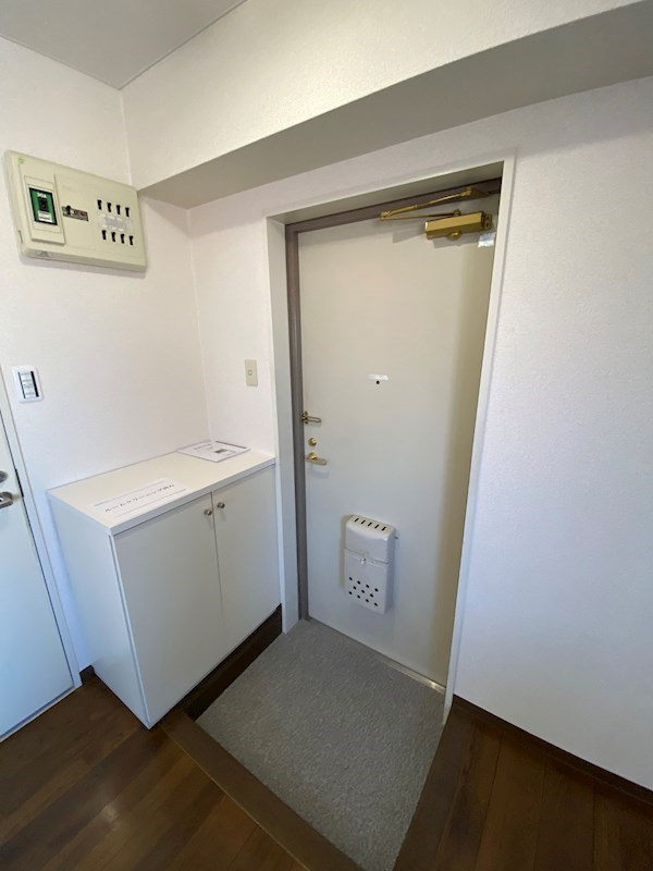 カーサーシンセラー 玄関