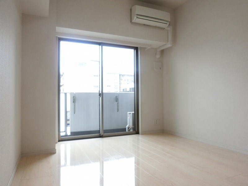 シュールフローレ リビング