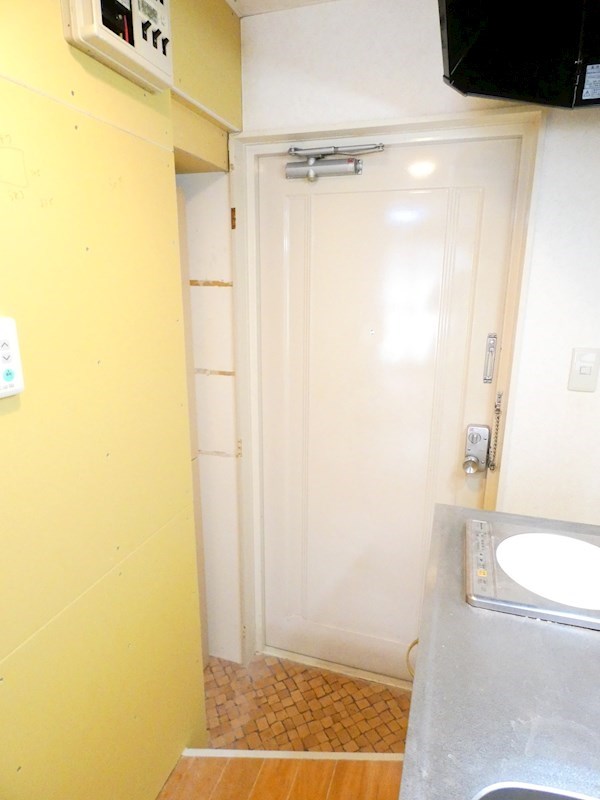 フローラ５ 玄関