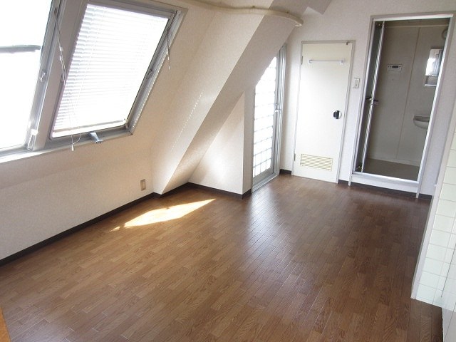 第２日の本ビル リビング