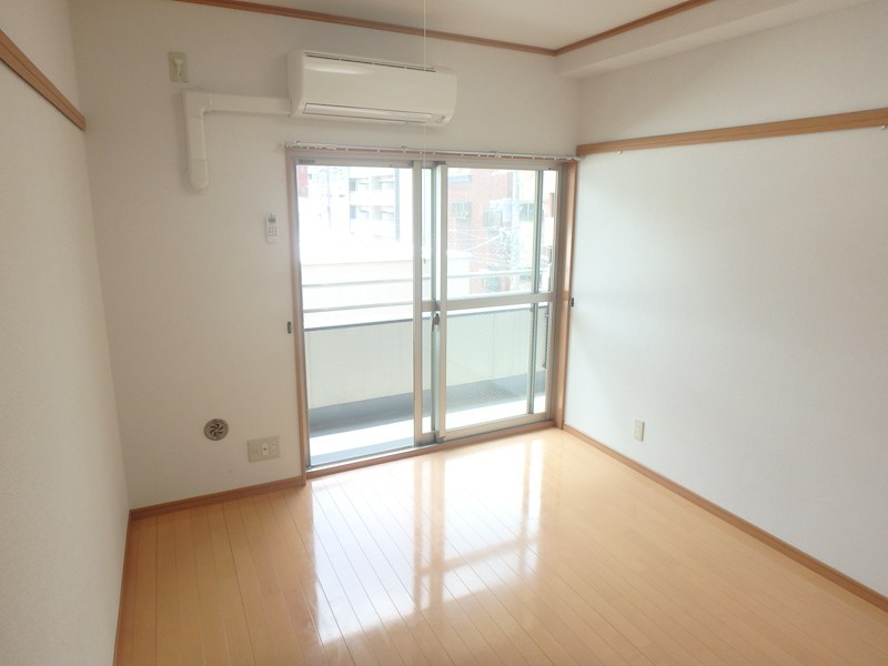 川島ビル ベッドルーム