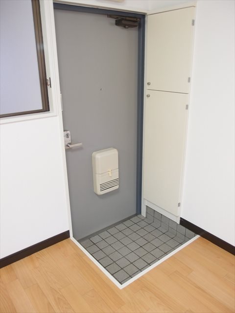 リリーパレスナルシマ 玄関