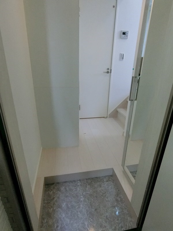 レジデンスＹＭ 玄関