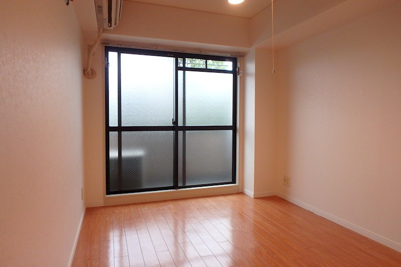 モア８ リビング