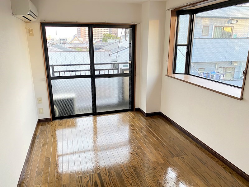 ロイヤルハイム上野  リビング