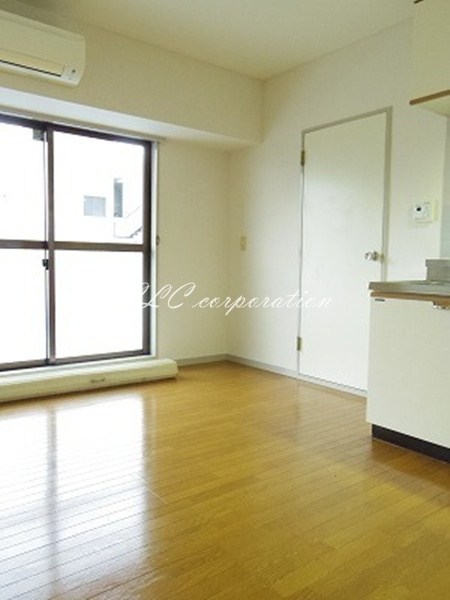 第七小崎ビル リビング