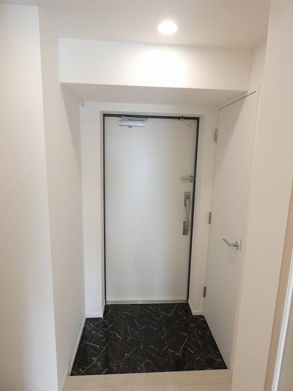 S-RESIDENCE北千住reiz 玄関