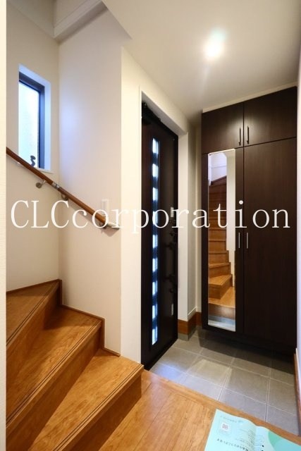 台東区根岸三丁目戸建 玄関