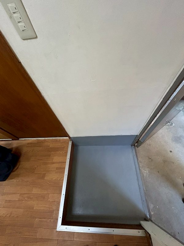 三村マンション 玄関