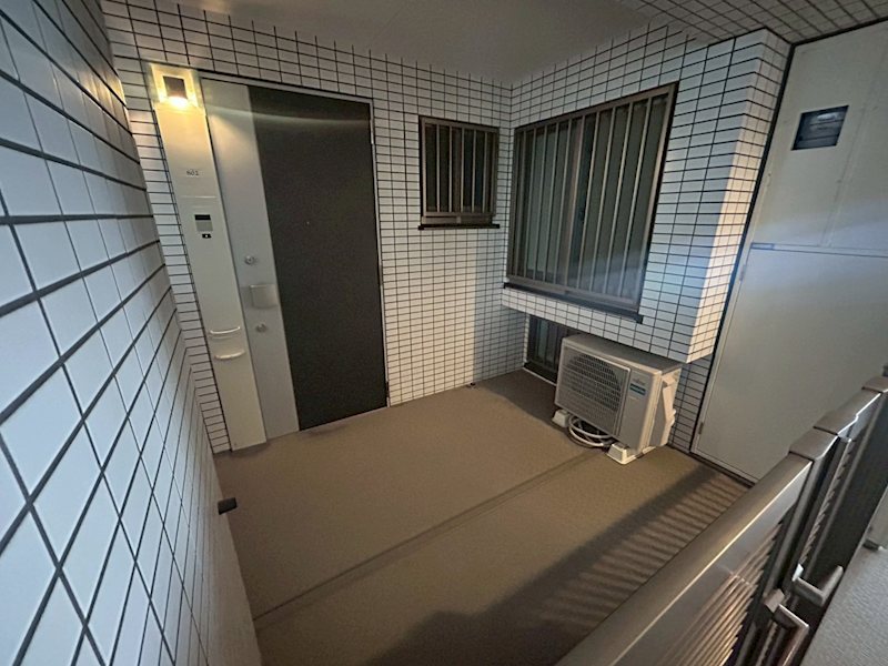 レーベンリヴァーレ東京ラ・トーレ  玄関