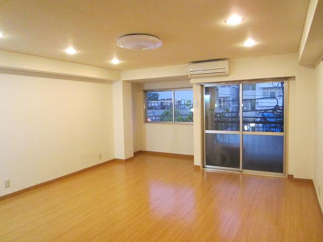 井内ビル ベッドルーム