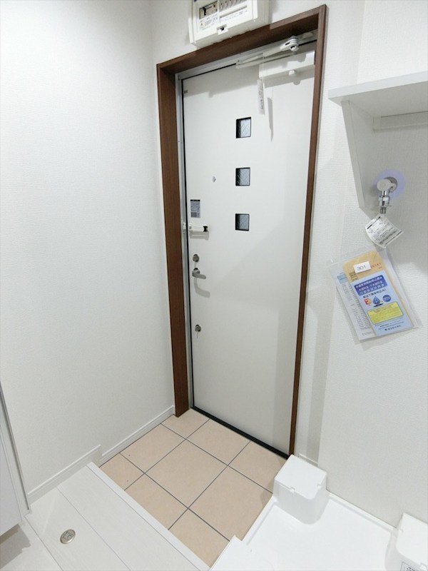 アレッサ西日暮里  玄関