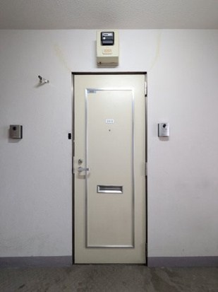 第2フラワーパレス 玄関