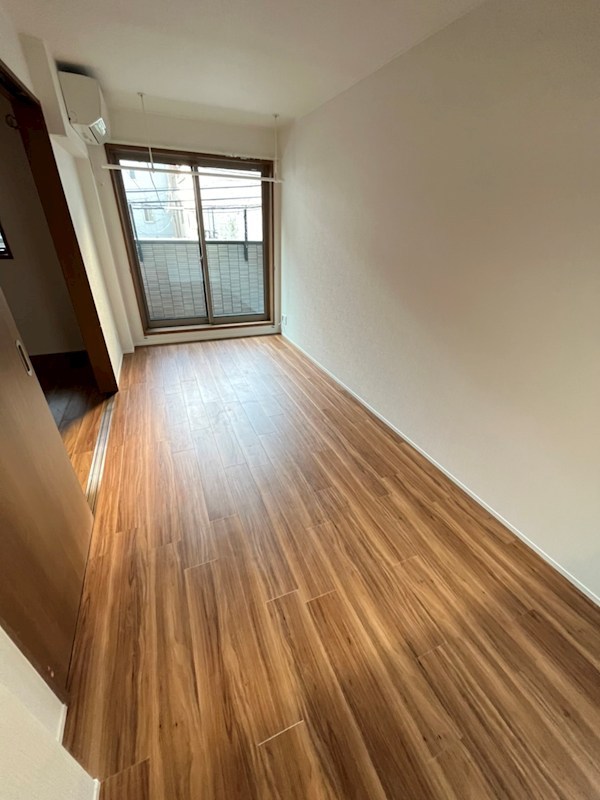 Laut Current リビング