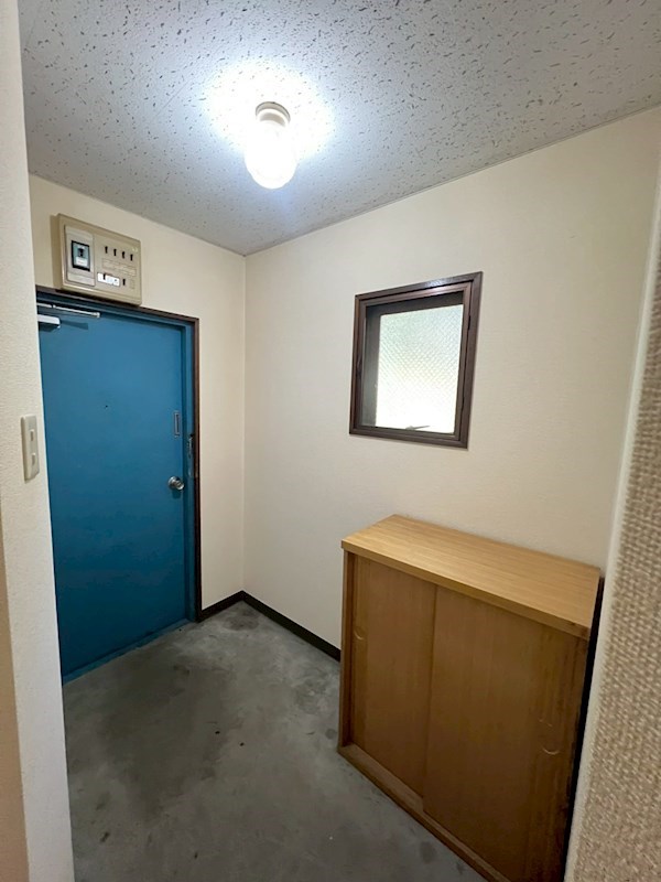 第一マジマハイツ春待月 玄関