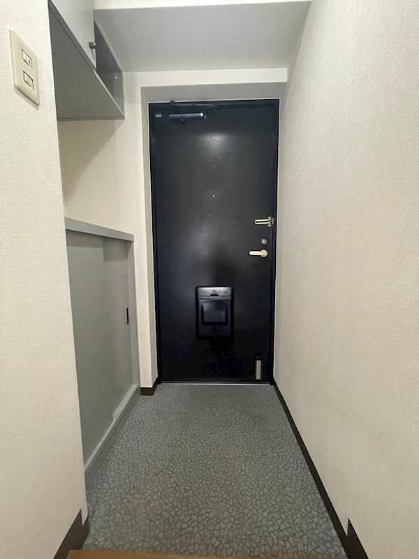 エステート西新井 玄関