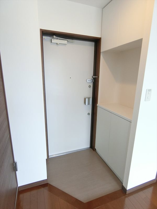 リヴェールタワー綾瀬 玄関