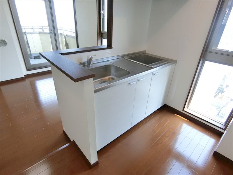 リヴェールタワー綾瀬 キッチン