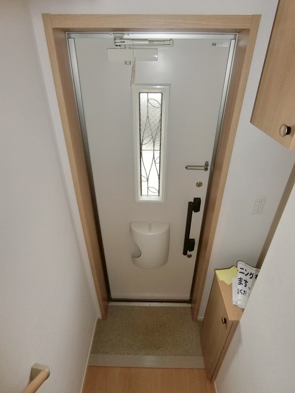 クローバー５番館 玄関