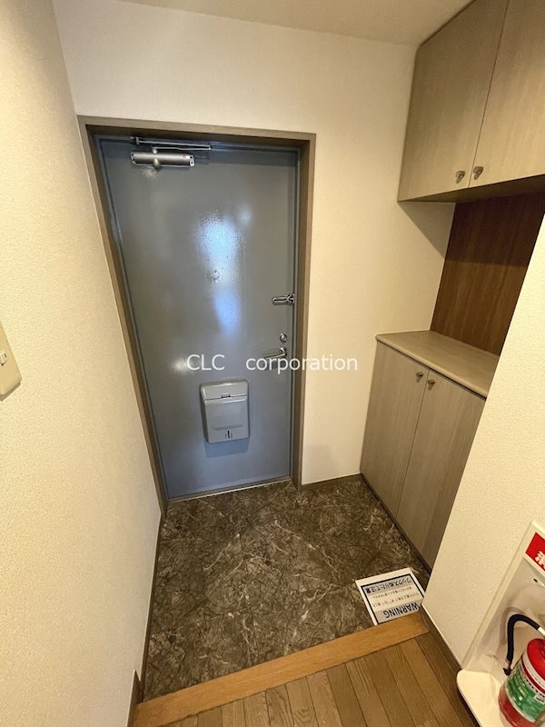グロリオール里見弐番館 玄関
