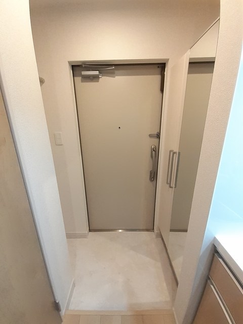 メゾン・ド・プリュネ 玄関