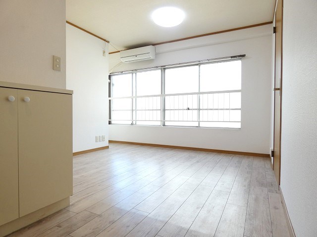 寿々川ビル リビング