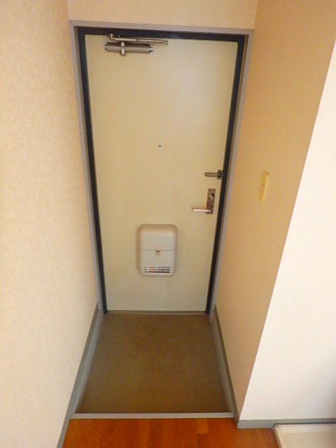 カトウビル 玄関