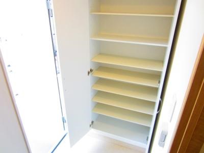 リブリ・YAMATO 玄関