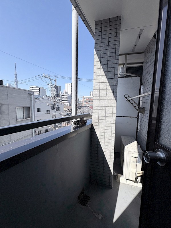 ガディル・タガワ ベランダ