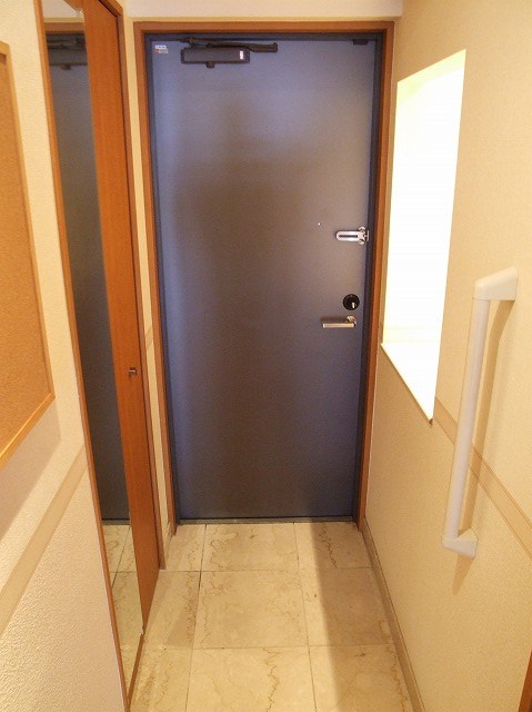 ロイヤルパークスシーサー南千住  玄関