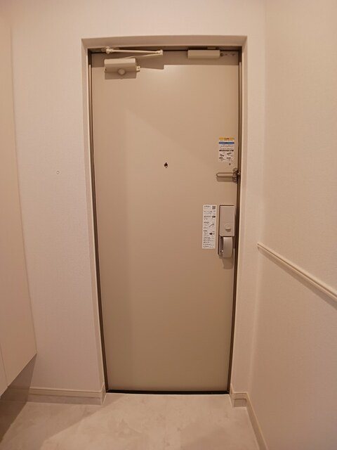 フローラ・ノヴァ 玄関