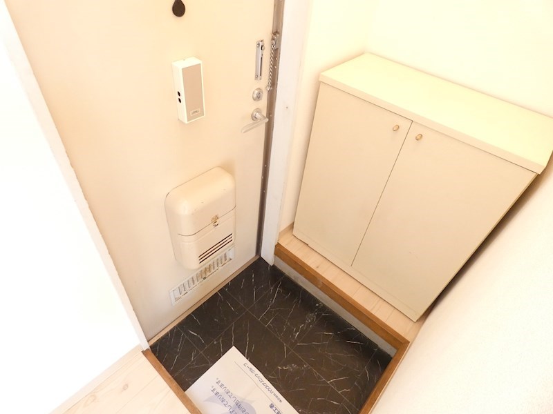 ジュネスいなほ 玄関