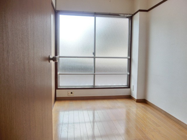 幸興業ビル リビング