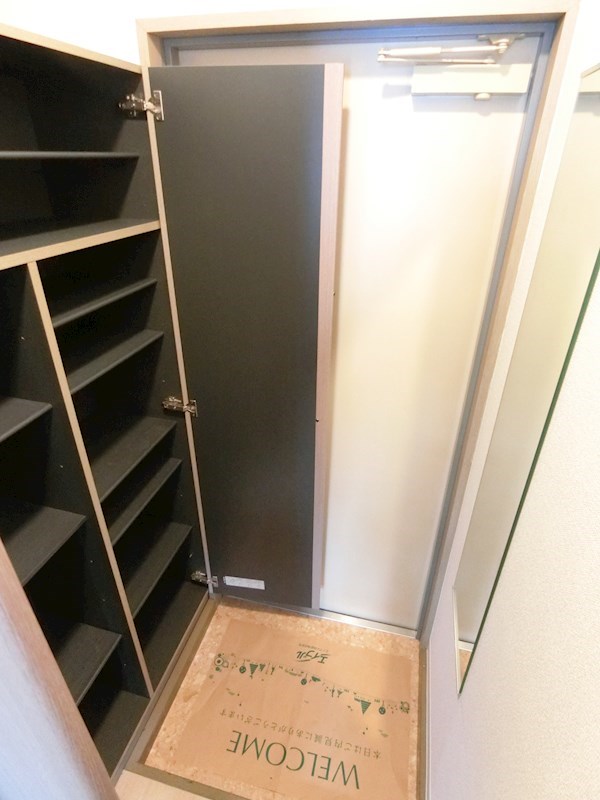 ゴールデンハニーハイツ  玄関