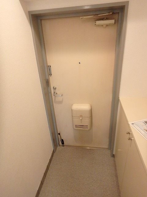 エステートショーワ 玄関