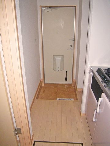 ソーレルーナB棟 玄関