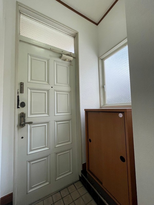 メゾンドイリス 玄関