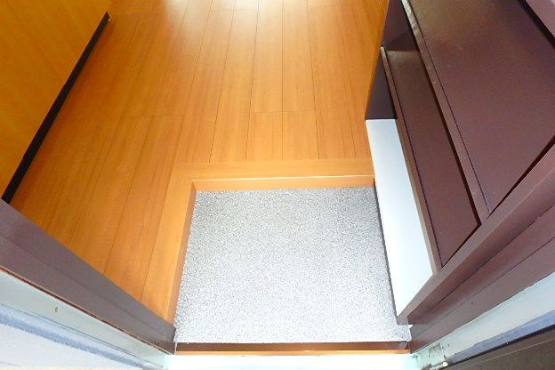 寿マンション 玄関