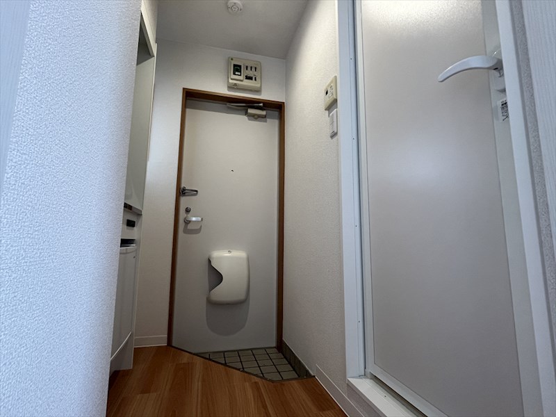 フラット根津2 玄関