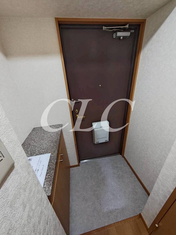 パールピアス 玄関