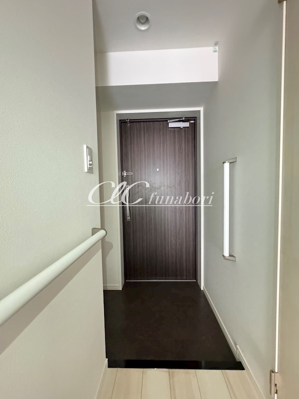 Alivis一之江 玄関