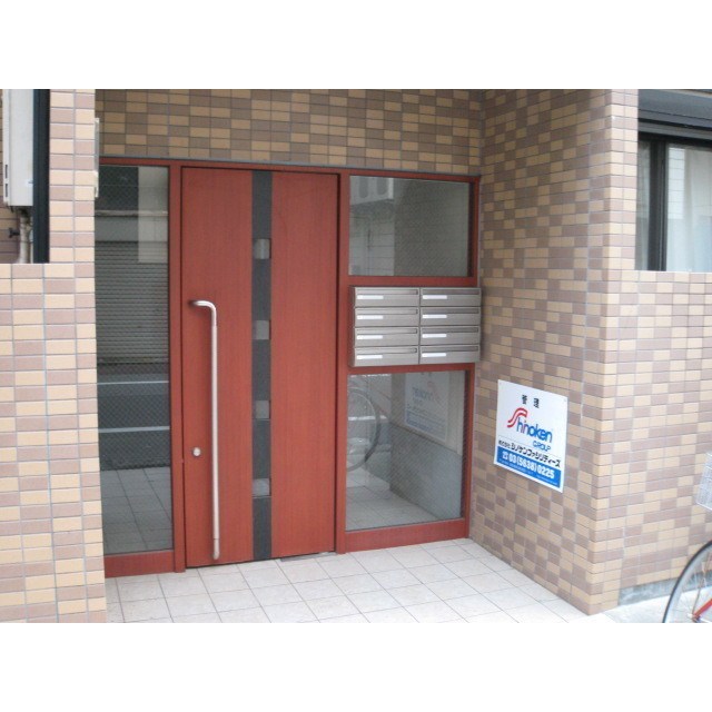 クイーンズコート 外観