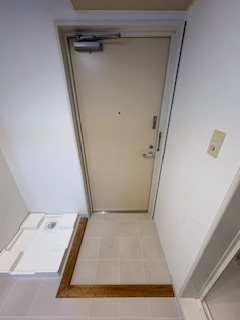 万里第２ビル 玄関