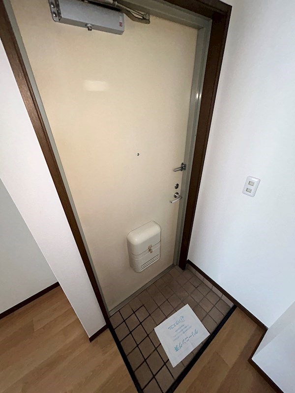 メゾンド蔵弐番館 玄関