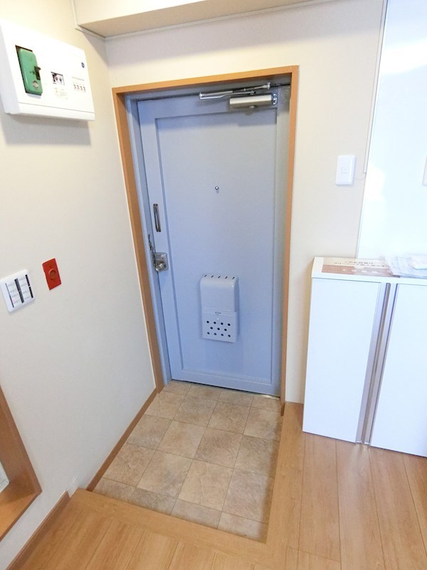 岡田ビル 玄関