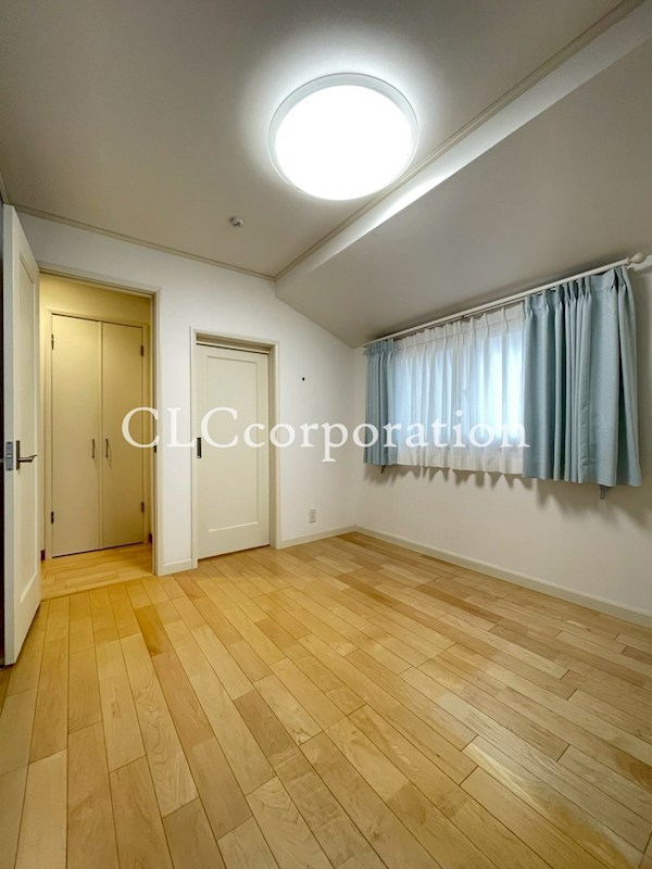 西村根岸貸家 ベッドルーム